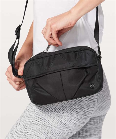 lululemon cross body bag men.